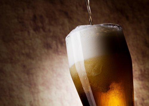 Entre os benefícios da cerveja está o fato de ajudar a evitar a constipação