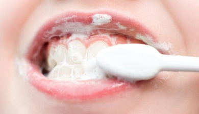 Tratamentos naturais para cuidar dos dentes