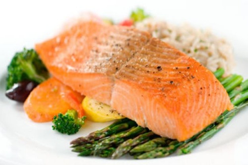 Salmão é um dos alimentos saudáveis para dieta de perda de peso