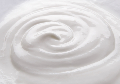 Mascará de iogurte caseiro para combater cravos e espinhas