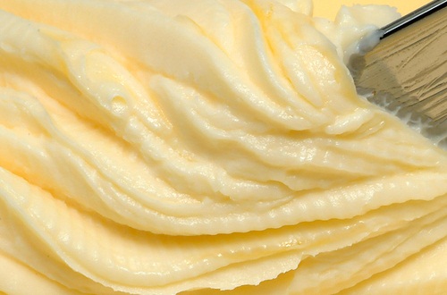 Evite utilizar alimentos como a Manteiga em queimaduras esperando o resultado de remédios especializados