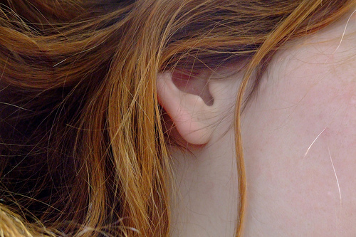 Veja o que fazer com o ouvido tampado