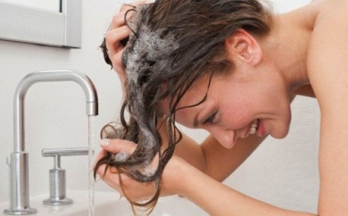 Com que frequência devemos lavar os cabelos?
