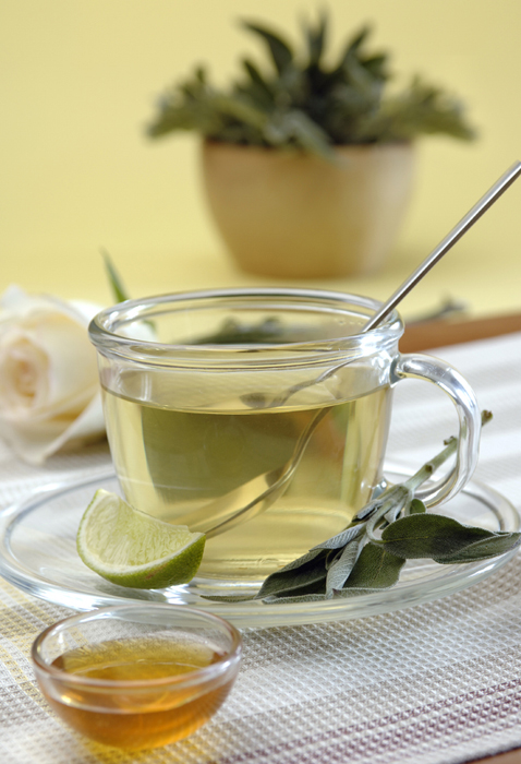 Infusão de sálvia para reduzir a gordura abdominal