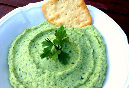 Brocomole para comer brócolis