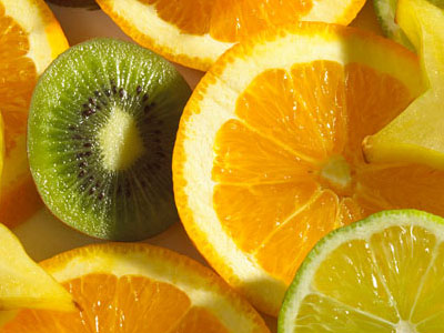 Suco de laranja e limão ajuda a acabar com infecção urinária