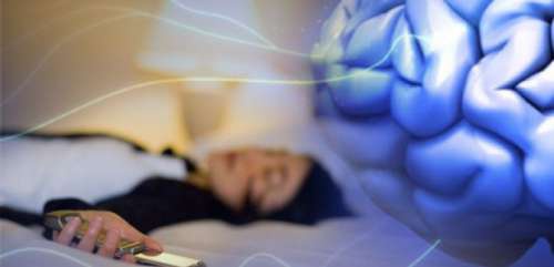 Dormir perto do celular é ruim?