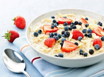 10 Incríveis benefícios da aveia e uma receita para o café da manhã