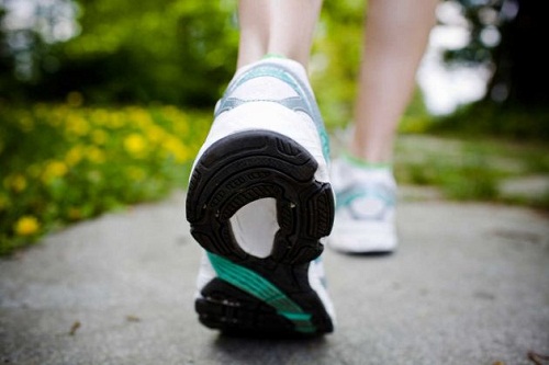 Caminhas por eliminar várias calorias por dia
