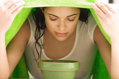 Banho de vapor com chá verde contra acne