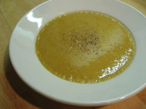 Creme de abobrinha, aveia e Wakame no jantar