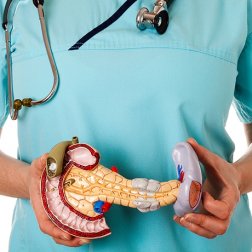 Pâncreas inflamado: sintomas que você deve conhecer