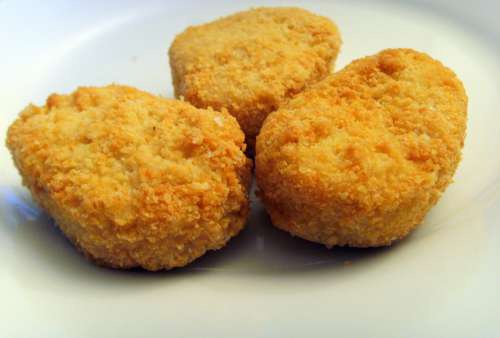 Você sabe como são feitos os nuggets de frango?