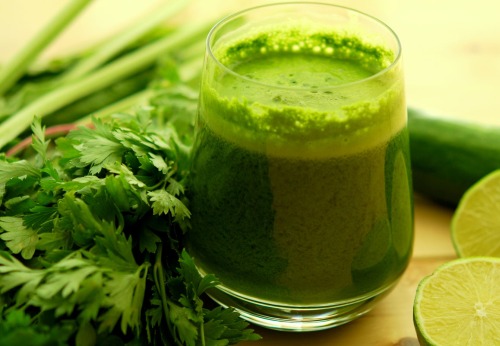 Suco verde para melhorar o corpo ácido