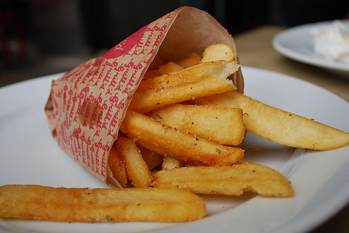 Batatas fritas contribuem queimação ou acidez