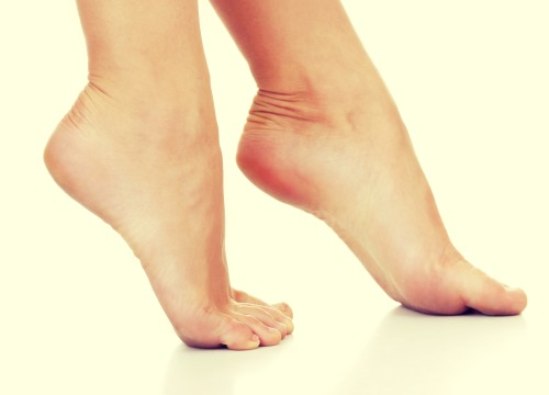 Como eliminar o mau cheiro dos sapatos e cuidar dos pés