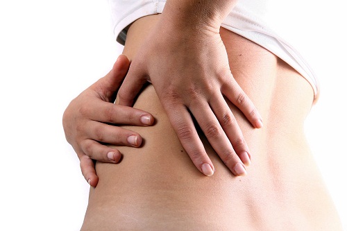 Dor na parte inferior das costas é um sintoma de infecção nos rins