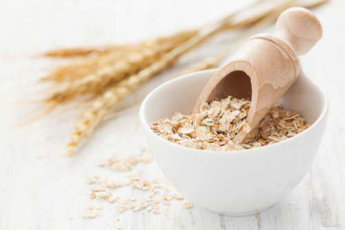 prepare um suco de pera com aveia para controlar a ansiedade