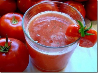 Suco de tomate de manhã. Você conhece todos os seus benefícios?