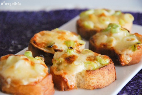 Canapés feitos de pães velhos