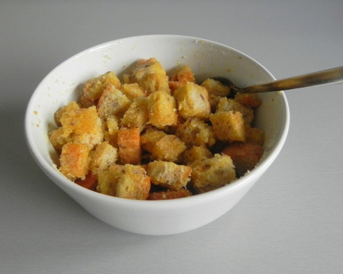 Croutons feitos com pães velhos
