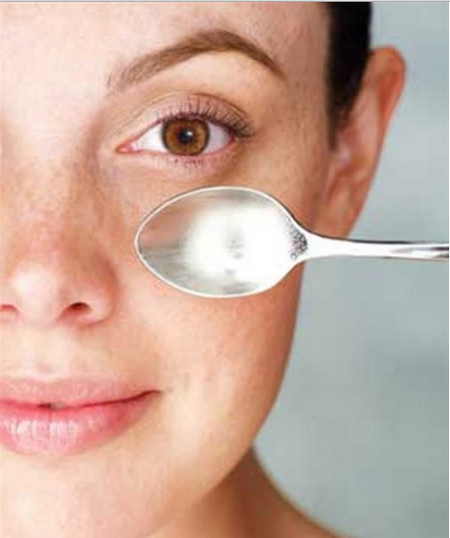 Eliminar olheiras para aparentar olhos maiores