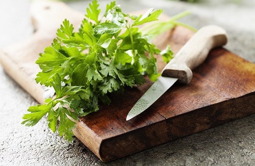 Chá de Salsa para combater celulite