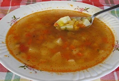 A sopa queima-gordura: cheia de ingredientes que estimulam a perda de peso