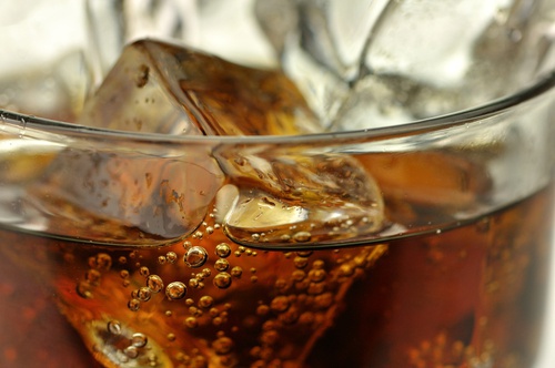 Você sabia que os refrigerantes light aumentam nossa gordura abdominal?