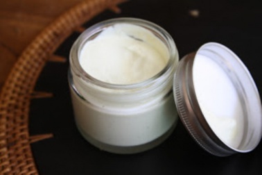 Faça em casa seu próprio creme hidratante corporal