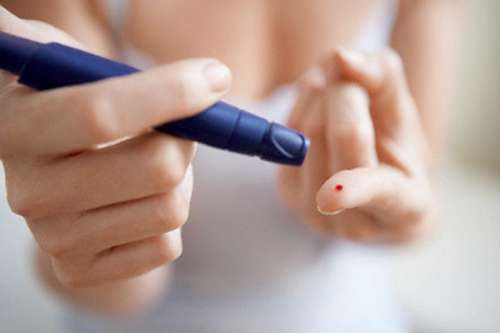 Medição da diabetes no sangue, que pode melhorar com o consumo de canela