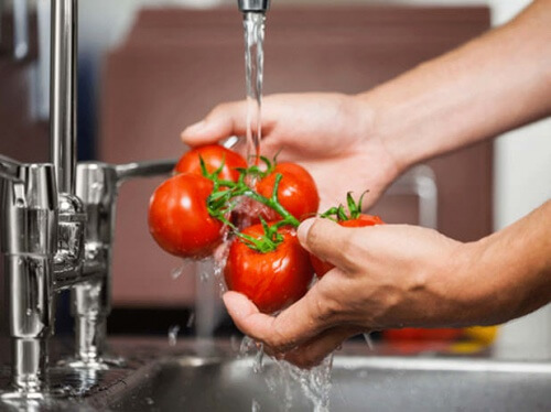 Como limpar as frutas e os vegetais de pesticidas e bactérias Como limpar as frutas e os vegetais de pesticidas e bactérias