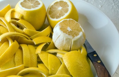 Como curar a dor nas articulações com casca de limão