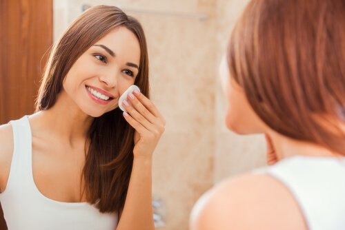 Água micelar: aprenda a fazer em casa