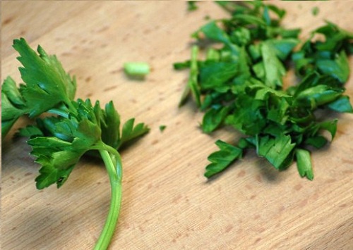 Vitamina com salsinha para controlar o colesterol
