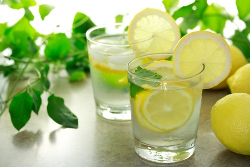 O suco de limão pode ajudar a desintoxicar os rins
