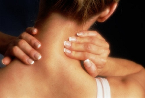 A dor no pescoço pode ser responsável pelos acufenos