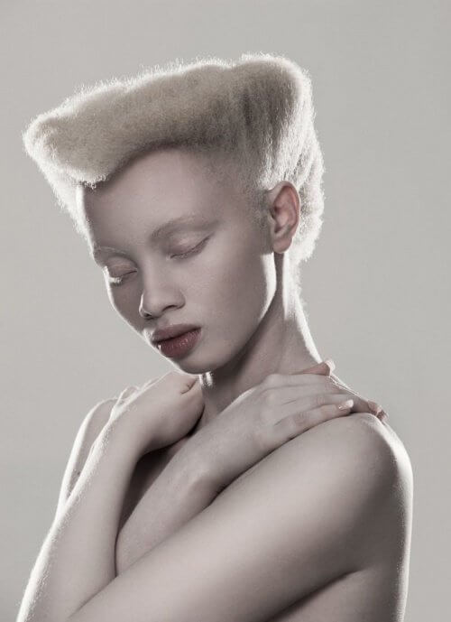 Modelo Thando Hopa