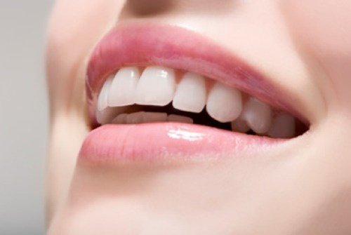 Clarear os dentes para ficar mais jovem
