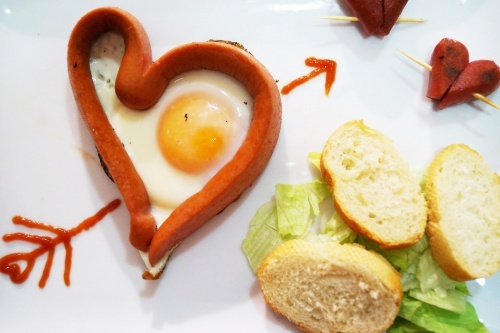 ovos com linguiça