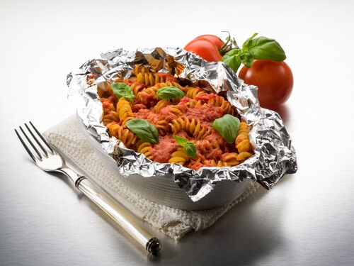 Papel alumínio e seguro para alimentos