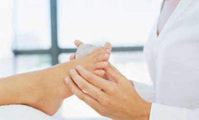 Como eliminar calos dos pés com remédios caseiros