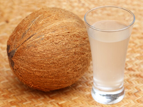 10 razões pelas quais a água de coco vai revolucionar sua saúde