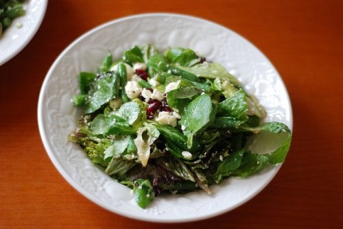 Saladas leves com jantar para dormir melhor