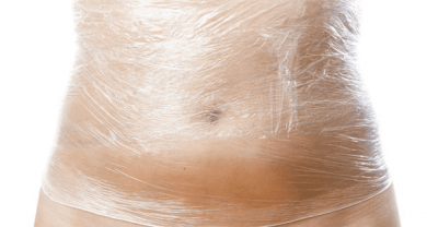 Cobrir o corpo com plástico: um erro que não serve para emagrecer