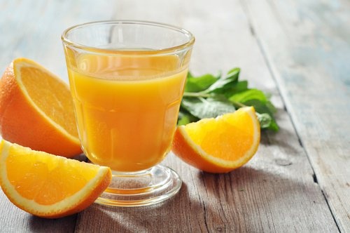 A laranja é um dos ingredientes do suco de cenoura para emagrecer