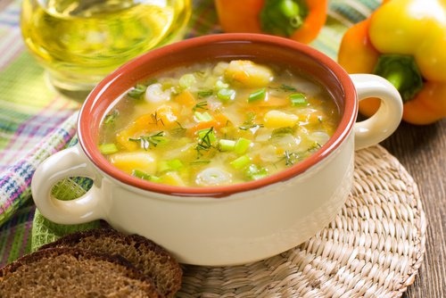 4 sopas para depurar o fígado e os rins