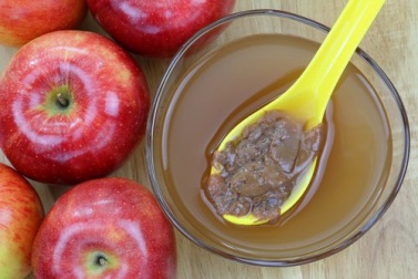 O que acontece quando tomamos vinagre de maçã e mel pelas manhãs?