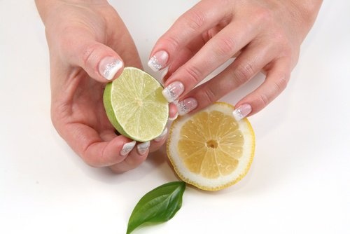 limao-clarear-unhas