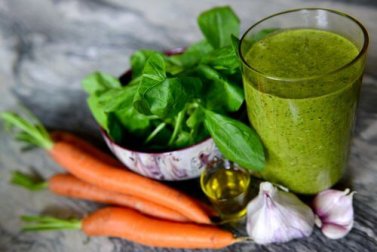 Vitaminas verdes para diminuir a hipertensão e limpar os rins